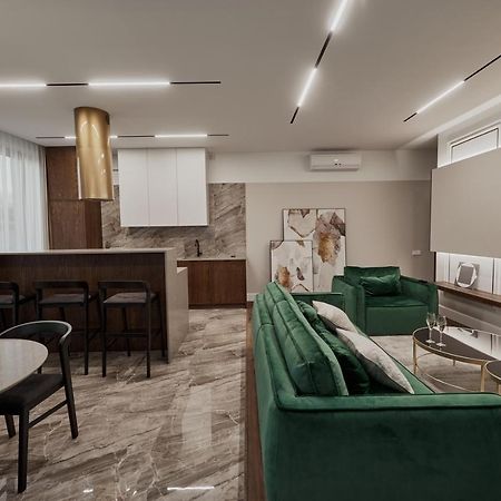 Kostjukowski Apartments Avalon Львов Экстерьер фото
