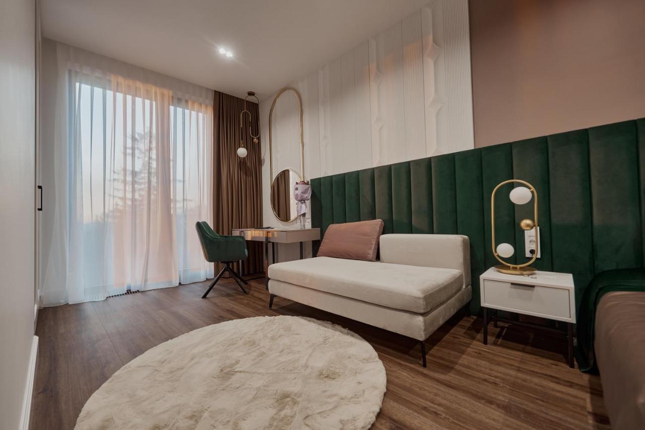 Kostjukowski Apartments Avalon Львов Экстерьер фото