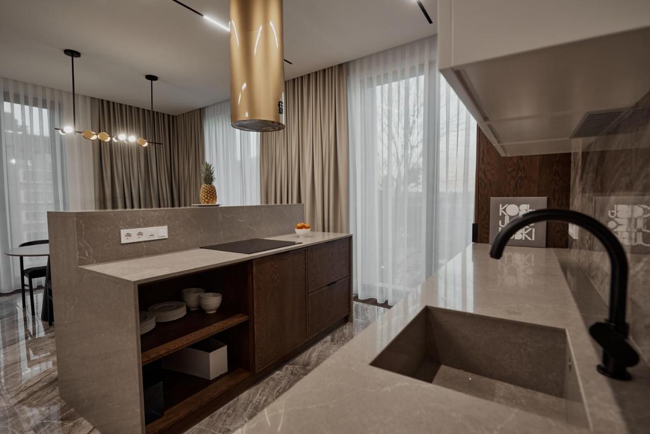 Kostjukowski Apartments Avalon Львов Экстерьер фото